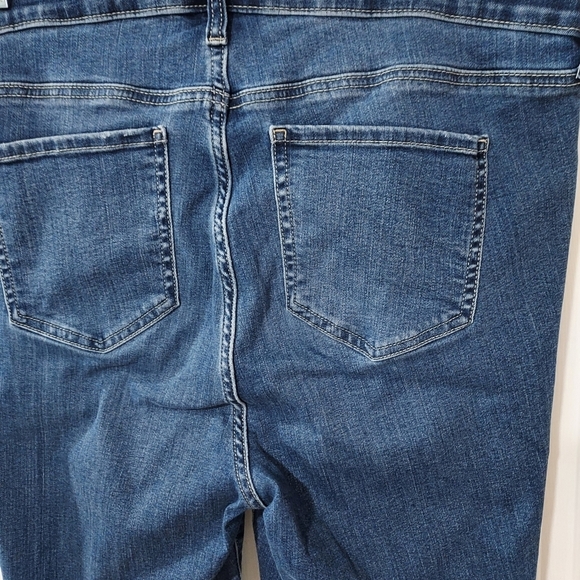Torrid Medium Wash Sky High Skinny Super Soft High-Rise Jean in Size 18 R - Picture 8 of 11